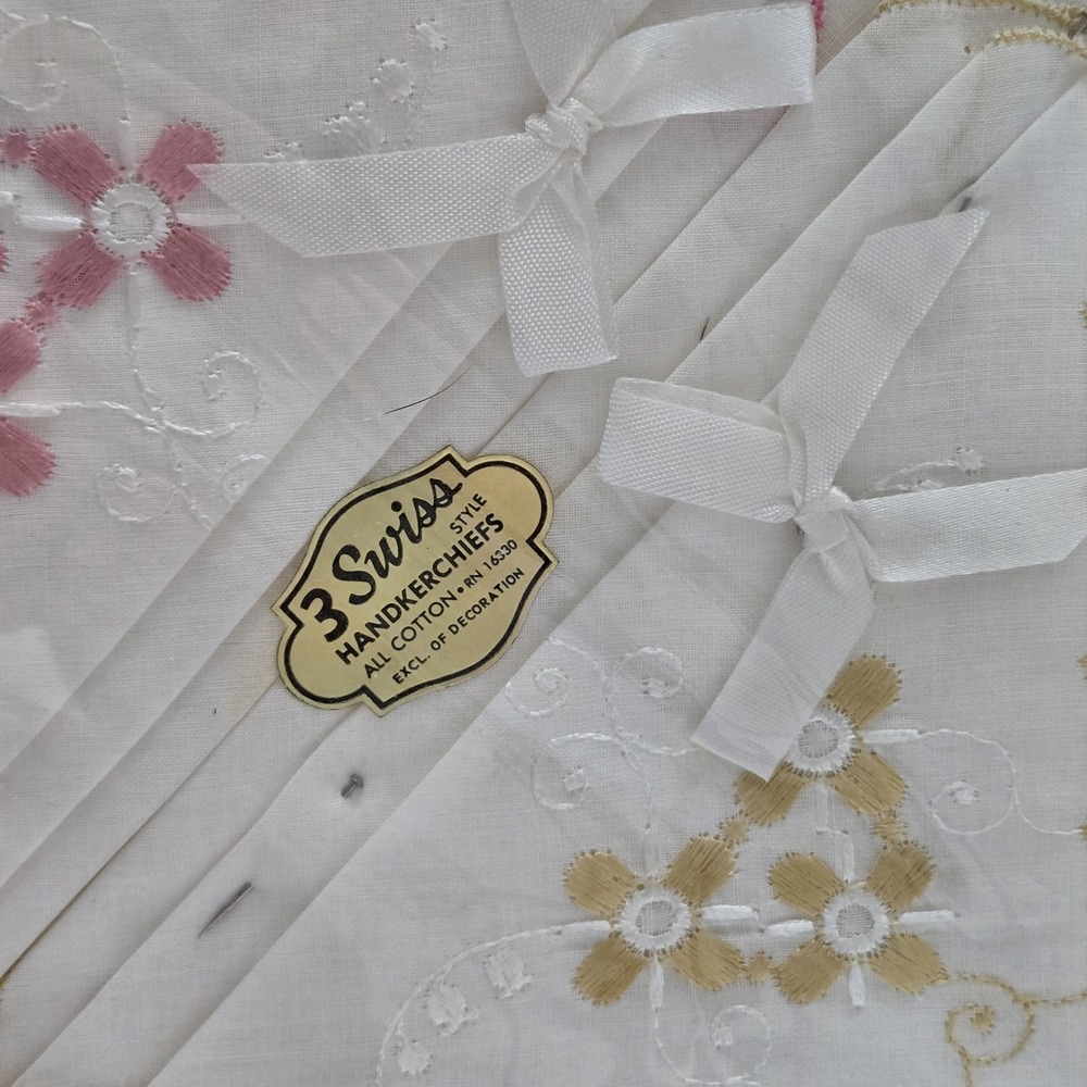 Vintage 3 Swiss Style Handkerchiefs New in Package Embroidered Lace Cotton - Picture 4 of 5